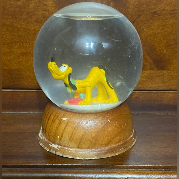 NE The First Limited Edition Disney Crystal Snow Globe Collection PLUTO - Picture 5 of 10